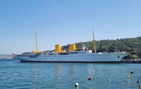 TCG Savarona İstanbul Boğazı'ndan Geçti