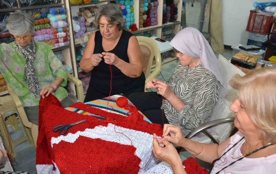 Demirci Kadınları'ndan Dev Türk Bayrağı