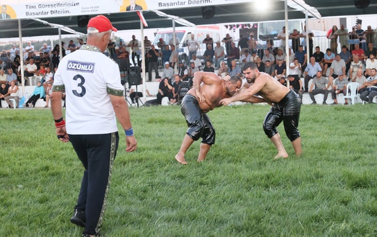 Edirne’de Kel Aliço Güreşleri’nin Şampiyonu Erkan Taş