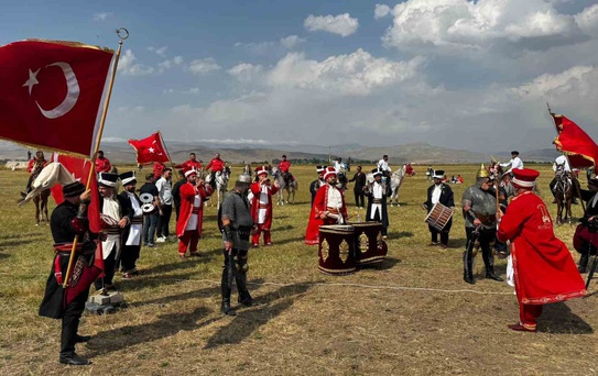Ağrı'da Mahalli At Yarışları Yeniden Başladı
