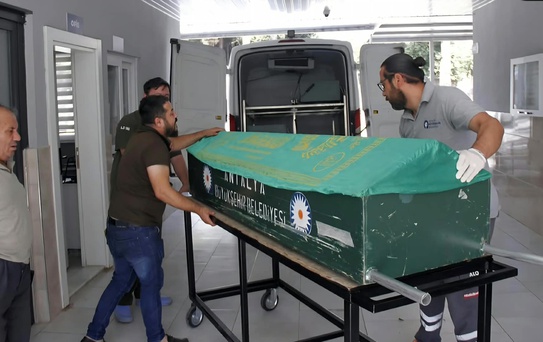 1.5 yaşındaki oğlunu ezerek ölümüne neden oldu! Kahreden anlar kamerada