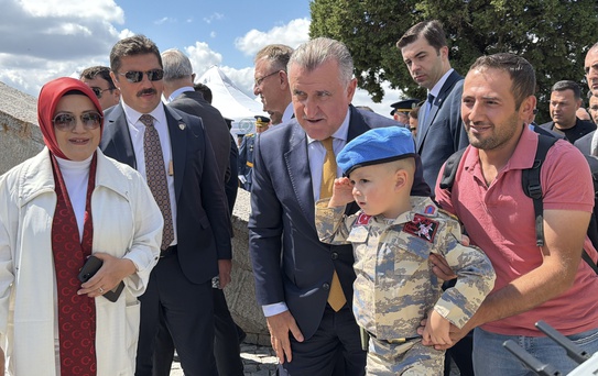 Bakan Bak: Türk Milleti Asla Esir Düşmez