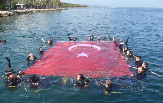 Karamürsel'de Zafer Bayramı Kutlaması