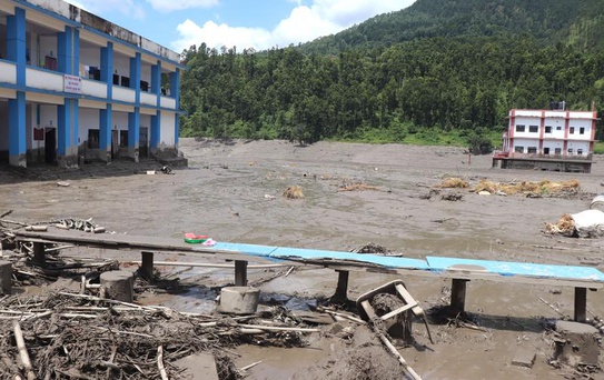 Nepal'de bilanço her saat ağırlaşıyor! Hastane önlerinde acı bekleyiş