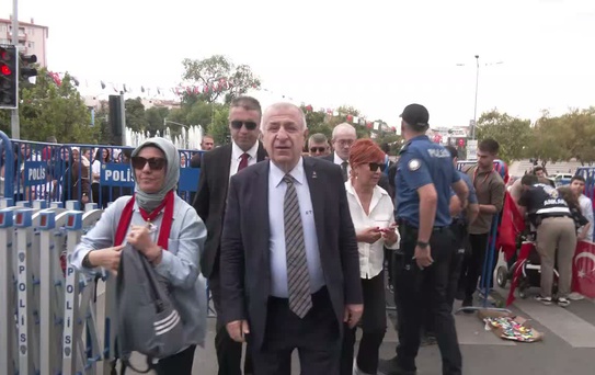 Özdağ, Anıtkabir'de Zafer Bayramı'nı Kutladı