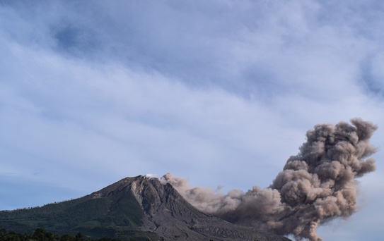 Sinabung Yanardağı Yeniden Faaliyete Geçti