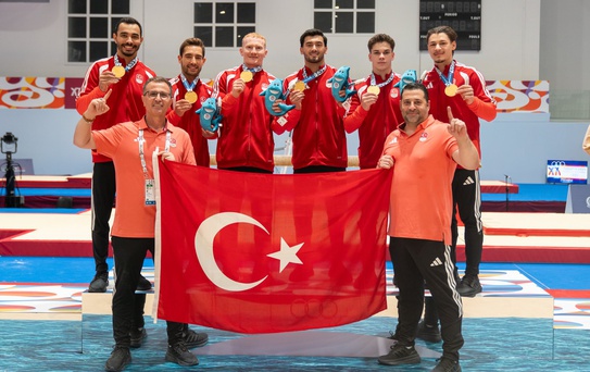 Akdeniz Oyunları'nda İzmirli milli cimnastikçiler 238.400 puanla altın madalya kazandı