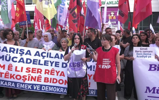 Ankara'da 1 Eylül Barış Günü yürüyüşünde KESK'ten çağrı: Geleceğimizi savaşa teslim etmeyeceğiz