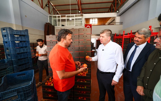 Burdur Belediye Başkanı Ercengiz, Söğüt Toptancı Hali’nde esnafla buluştu