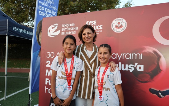 Eskişehir Büyükşehir Belediye Başkanı Ünlüce, küçük sporcuların heyecanına ortak oldu