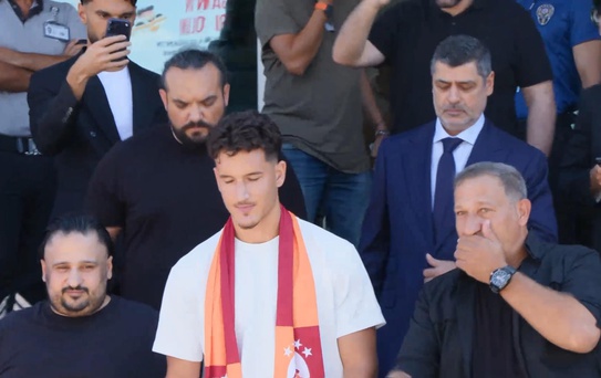FC Porto'dan transfer edilen 22 yaşındaki milli futbolcu Deniz Gül İstanbul'a geldi, Galatasaray taraftarıyla buluştu