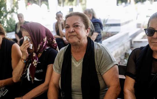 Girne'de alabora olan gemide yaşamını yitiren Reyhan Verim, Mersin'de gözyaşlarıyla son yolculuğuna uğurlandı