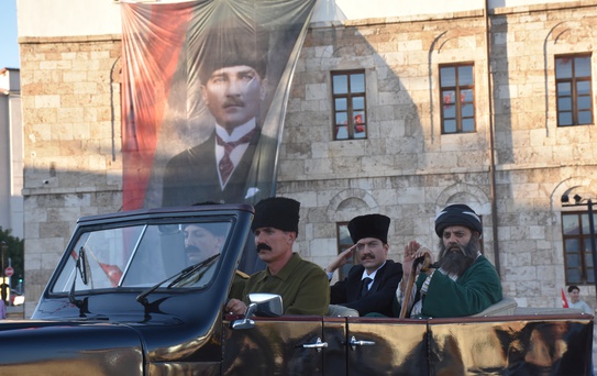 Sivas Kongresi'nin 107. yıl dönümünde Atatürk'ün gelişi temsili canlandırıldı