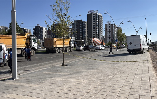 Diyarbakır Yenişehir'deki silahlı saldırıda SUV araçtaki 2 kişi yaralandı