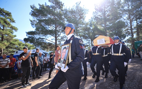 Gemi faciasında ailesi için kendini feda etti! Kahraman jandarma uzman çavuşa acı veda