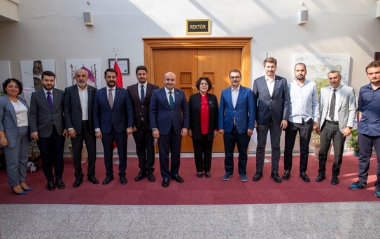 Eskişehir'de AK Parti heyeti yeni ESOGÜ Rektörü Gümüşsoy'a hayırlı olsun ziyaretinde bulundu