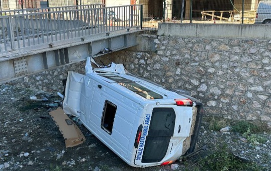 Çorum İskilip'te diyaliz hastalarını taşıyan servis çaya uçtu, 5 yaralı hastaneye kaldırıldı