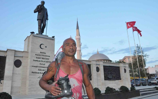 Pateniyle 10 ülke aşıp Türkiye'ye ulaşan sporcu umut köprüsü oldu
