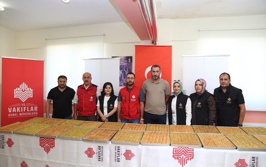 702 yıllık vakıf geleneği kapsamında Tatvan cezaevindeki hükümlülere tatlı ikram edildi
