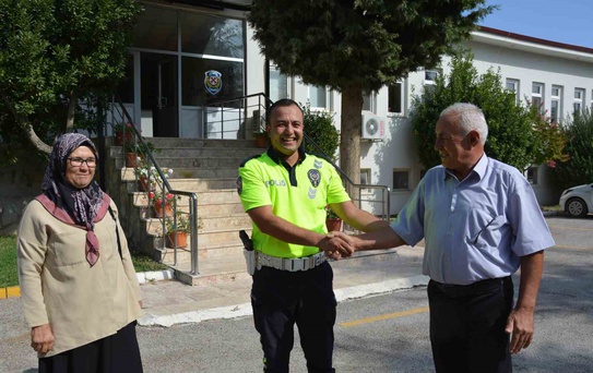 Antalya'da eşini yolda indiren sürücüye polisin bulaşık yıkama cezası gündem oldu
