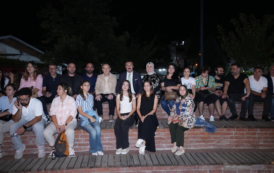 Bursa Yenişehir'deki Altın Biber Festivali'nde Manuş Baba binlerce kişiye konser verdi