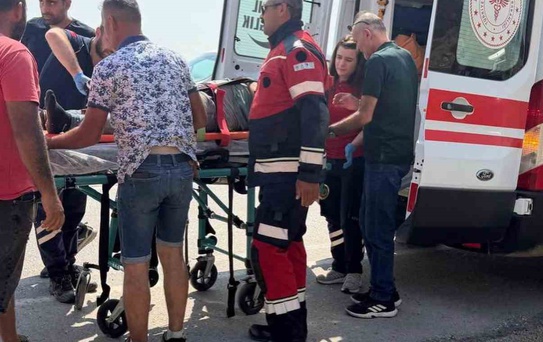 Hatay Kırıkhan'da otomobil yol kenarına uçtu; 3 kişi yaralandı