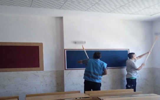 Mersin'de denetimli serbestlik yükümlüleri 6 okulda boya ve bakım çalışması yaptı