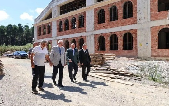 Sinop Üniversitesi yerleşkesindeki cami inşaatında çalışmalar yerinde incelendi