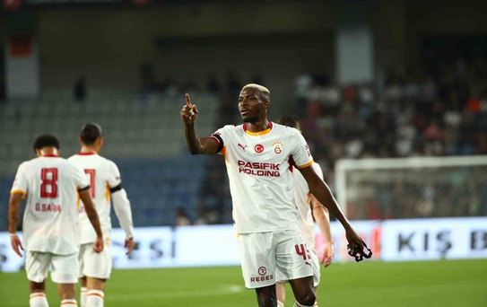 Başakşehir maçında Osimhen VAR ile golü attı, Galatasaray ilk yarıyı 1-0 önde bitirdi