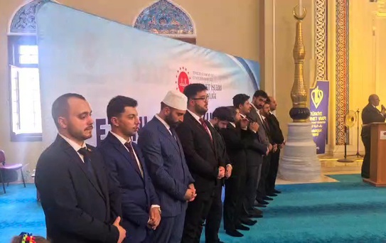 Denizli'nin Müezzin Kayyımı Turan Tosun, Çanakkale'deki ezan yarışmasında birinci oldu