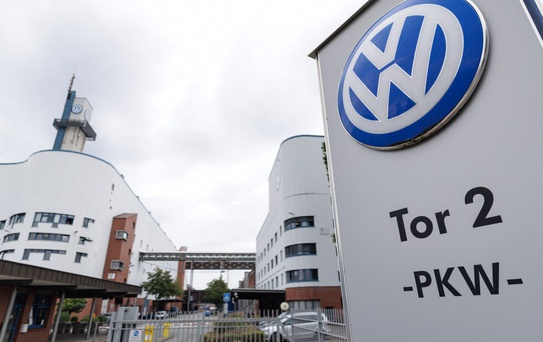 Volkswagen'de 50 bin kişilik iş gücü azaltımı ve 4 fabrika kapanışı onaylandı