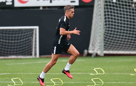 Beşiktaş transferde 10 futbolcu kattı, 16 oyuncuyla yollarını ayırdı