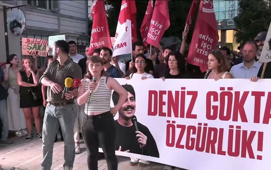 Kadıköy'de TİP, tutuklu komedyen Deniz Göktaş için destek eylemi düzenledi