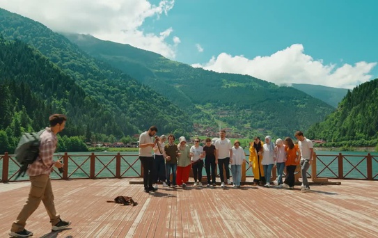 Cemre Baysel ve Mert Yazıcıoğlu'nun dizisi Doğu Karadeniz'i dünyaya tanıtacak