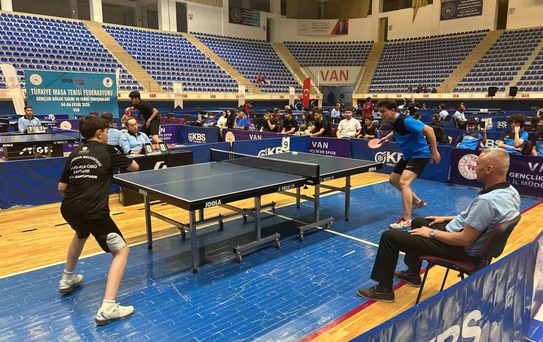 Van'da 20 ilin katıldığı masa tenisi yarışmalarında final heyecanı başladı