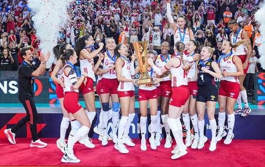 A Milli Kadın Voleybol Takımı, İtalya'yı 3-2 yenerek Avrupa Şampiyonu oldu