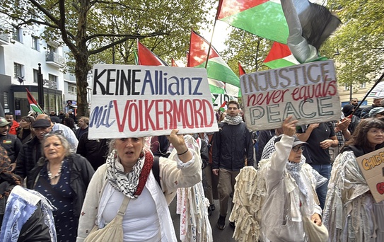 Berlin'deki Filistin yürüyüşünde polis 2 kişiyi gözaltına aldı