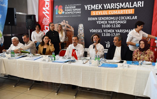 Eskişehir sempozyumunda yemek yarışmasında 80 kadın hünerlerini sergiledi