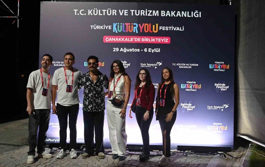 Gökhan Türkmen, Çanakkale Kültür Yolu Festivali'nde binlerce kişiye unutulmaz bir gece yaşattı