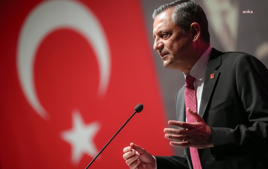 Özgür Özel'den Avrupa Şampiyonu Filenin Sultanları'na kutlama mesajı