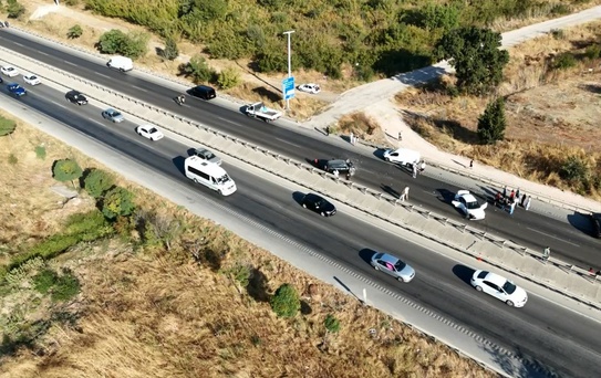 Bursa Nilüfer'de tırdan dökülen yakıt 10 aracın çarpışmasına yol açtı