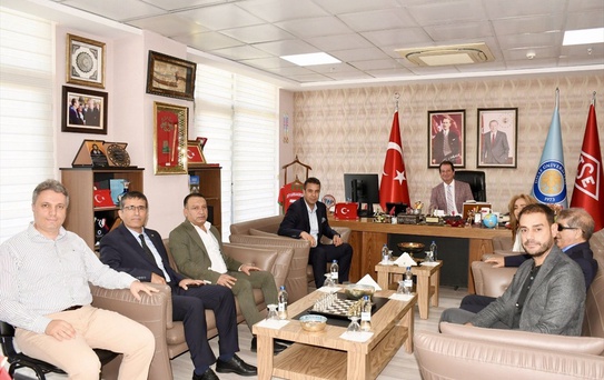 AK Parti Diyarbakır İl Başkanı Sümer, DÜ Rektörü Eronat'ı ziyaret etti