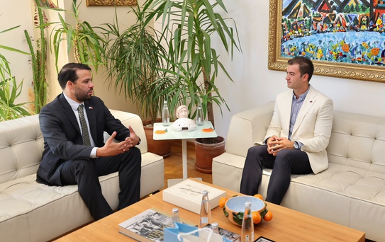 Guatemala Büyükelçisi Recinos, Bodrum Belediye Başkanı Mandalinci'yi makamında ziyaret etti