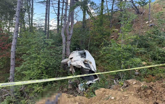 Kastamonu Çatalzeytin'de işçi minibüsü şarampole devrildi, 1 işçi öldü, 4 kişi yaralandı