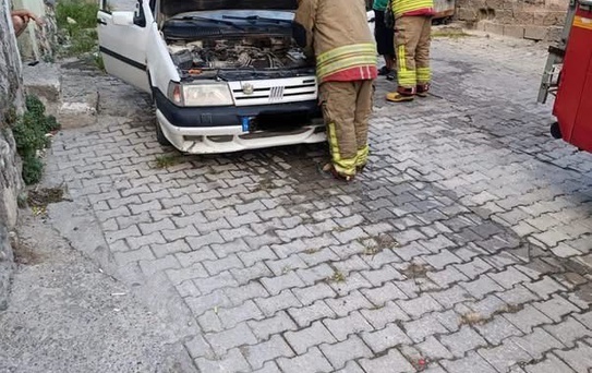 İskenderun'da TOFAŞ otomobil yandı, itfaiye yangını büyümeden söndürdü