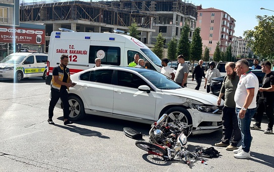 Niğde'de motosiklet ile otomobil çarpıştı; sürücü hastaneye kaldırıldı