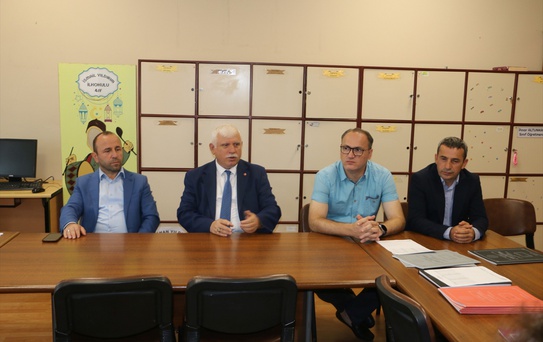 Trabzon Of'ta ilkokulda uyum programı başladı, müdür öğrencileri ziyaret etti