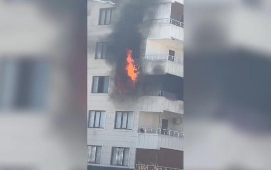 Şanlıurfa'da 8 katlı binada yangın çıktı; daire kül oldu, sakinler tahliye edildi