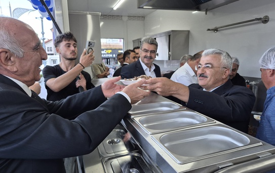 Akşehir'de 3 bin kişilik kapasiteli mobil mutfak tırı AKSEV'e teslim edildi