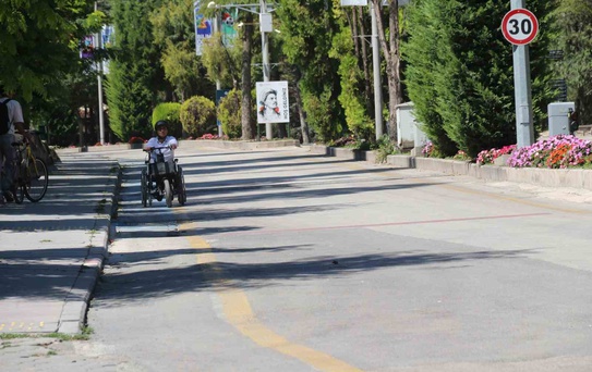 Anadolu Üniversitesi'nde felçli personel 200 bin TL'lik motor aparatını 15 bin TL'ye üretti